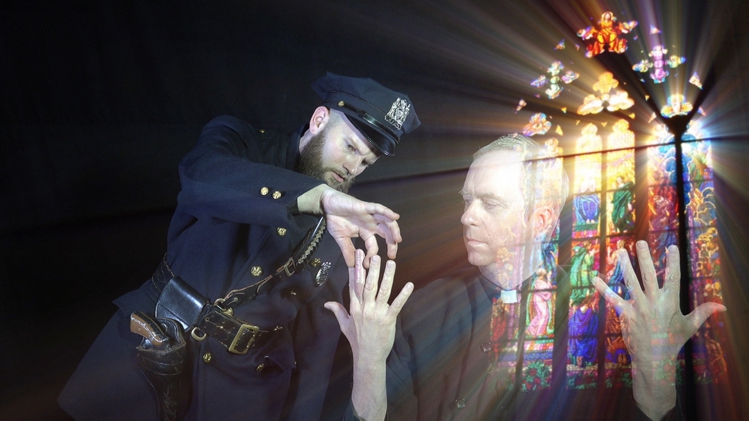 湯尼．奥斯勒（Tony Oursler）《莫測高深》（Imponderable） ，5-D沉浸式劇場裝置，2015-2016。（Tony Oursler Studio提供）