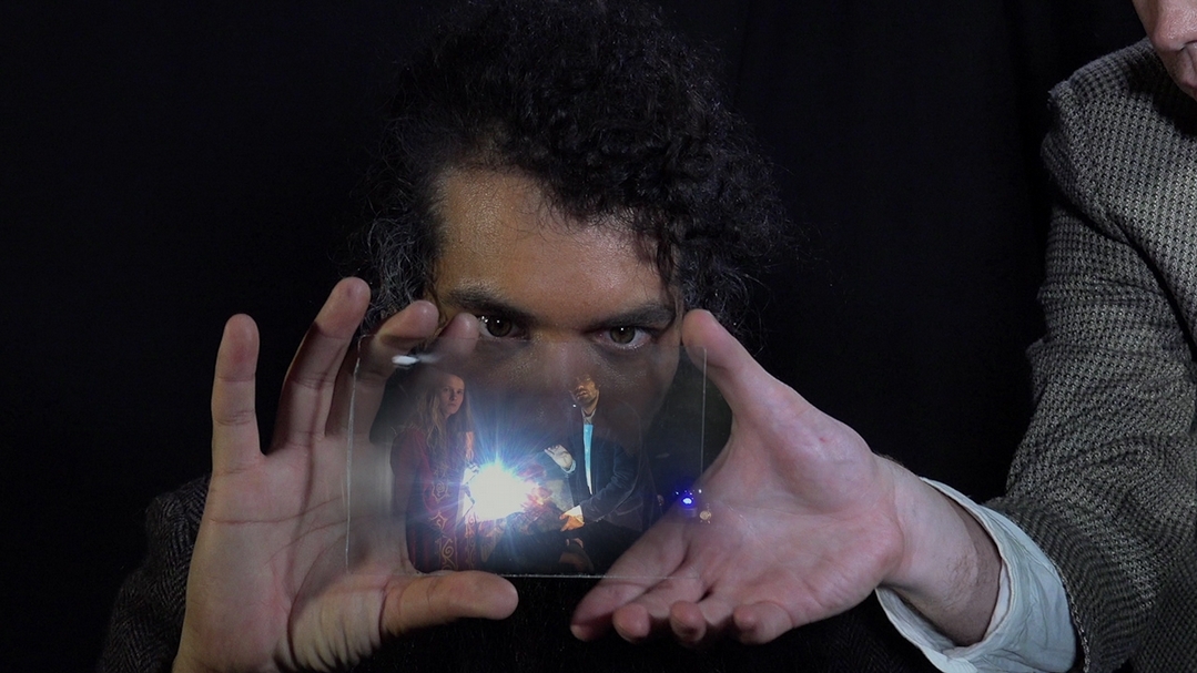 湯尼．奥斯勒（Tony Oursler）《火山》（Le Volcan） ，3D影像裝置，2015–2016。（Tony Oursler Studio提供）