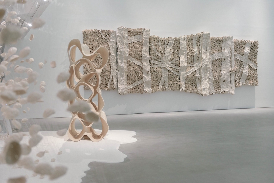 「以光織界：徐永旭的藝術世界」展覽現場。（高雄市立美術館提供）