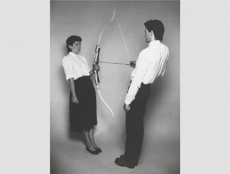 烏雷（Ulay）與瑪莉娜．阿布拉莫維奇（Marina Abramović）1980年共同創作的《Rest Energy》。（© artists）