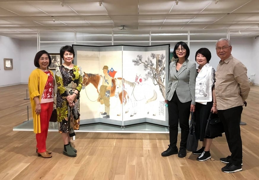 林玉山創作於1943年的屏風畫作《獻馬圖》，是藝術家早期創作中最重要的作品之一，也成為高美館重要藏品。（簡秀枝提供）