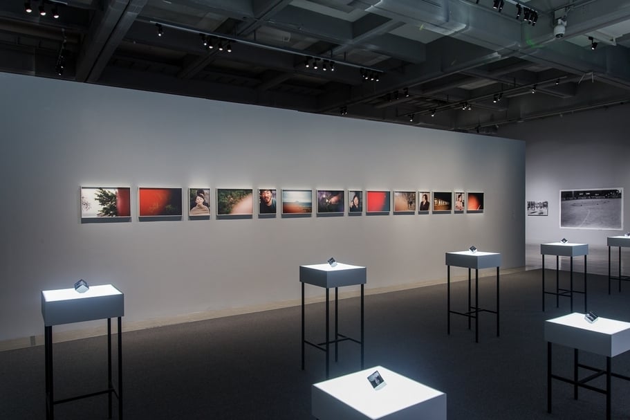 「微光闇影」展覽現場。（臺北市立美術館提供）