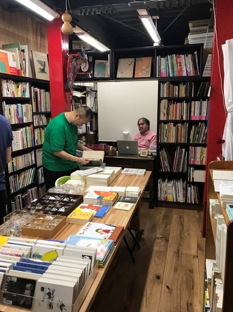 推薦給在一般書店無法滿足，想要尋寶的人，跟豪爽的老闆聊聊天也是挖寶的過程呢！