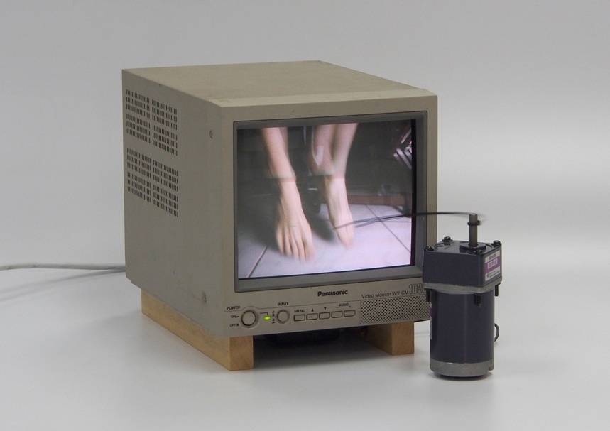 Tung Wing Hong, Hundred Jumps, 2015, CRT TV, digital video, cable tie, motor, 23 x 27 x 45 cm. Edition of three. (Courtesy of the artist and Karin Weber Gallery)