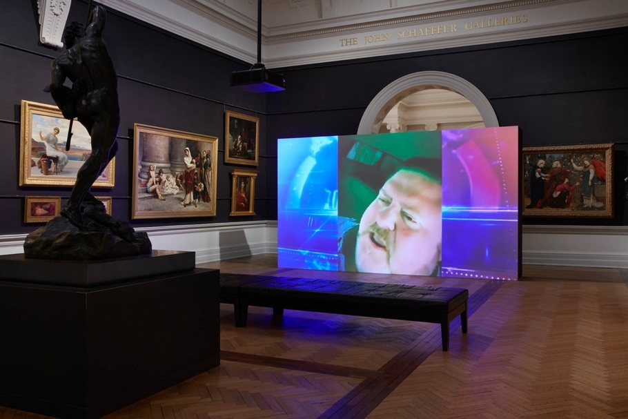 新南威爾斯美術館（The Art Gallery Of New South Wale）展覽現場，作品為美國藝術家Arthur Jafa《白色專輯》（White Album）作品裝置。（雪梨雙年展提供，攝影／Zan Wimberley）