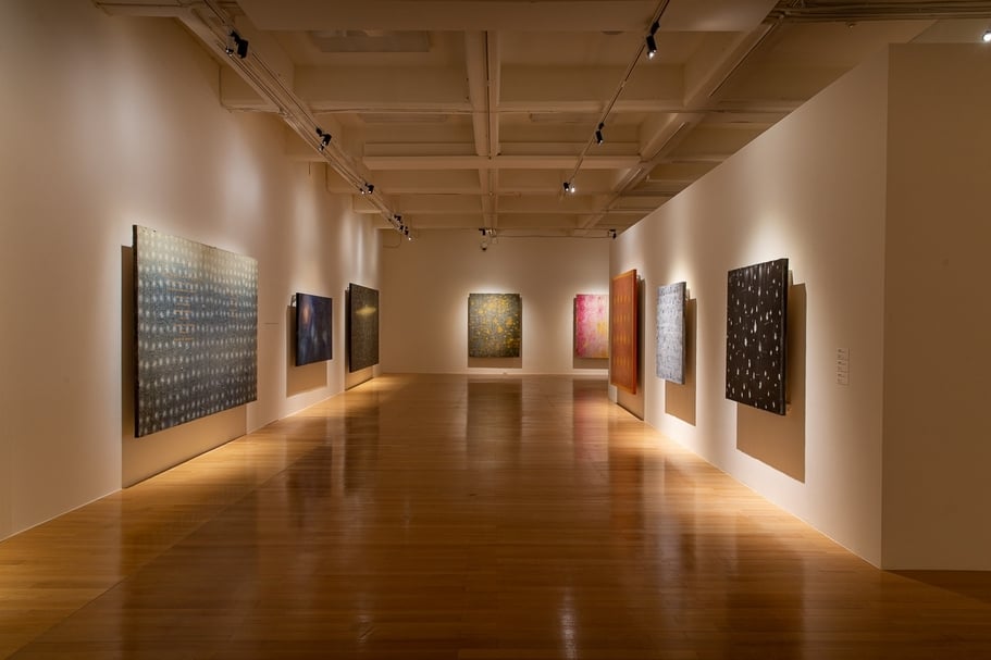 「江賢二：回顧展」展覽現場。（© 臺北市立美術館）
