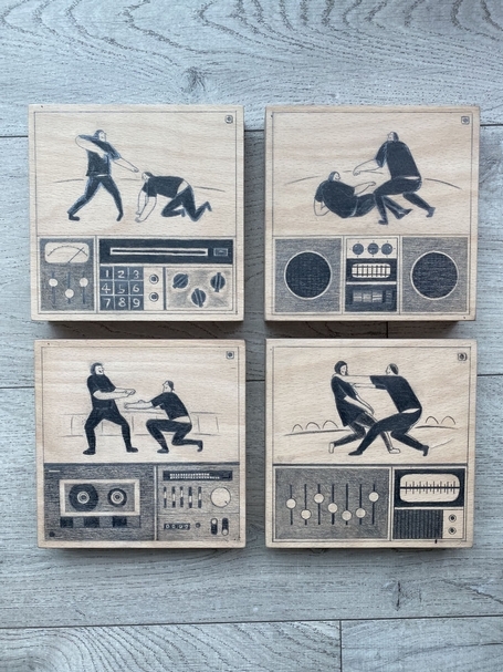 黃照達《跳舞現場直播》(Dance Live),鉛筆木板,15x15cm(set of 4),2020。(奕思畫廊提供)