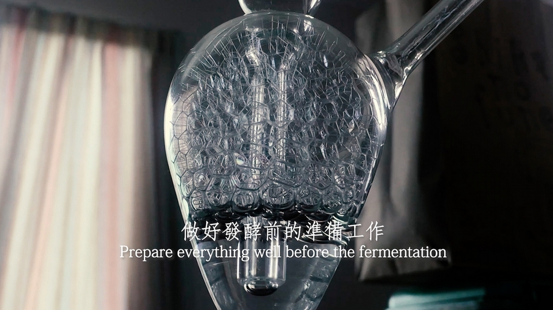 勞麗麗個展「保持緘默」中的作品《冷火》(Cold Fire)截圖。(藝術家提供)