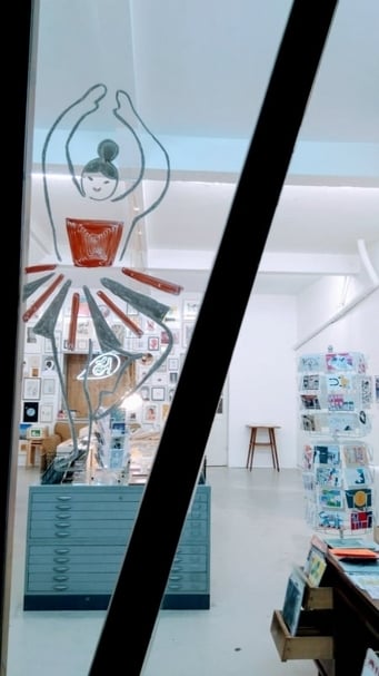 Ó! Galería：專心在插畫藝術上的「書店」。