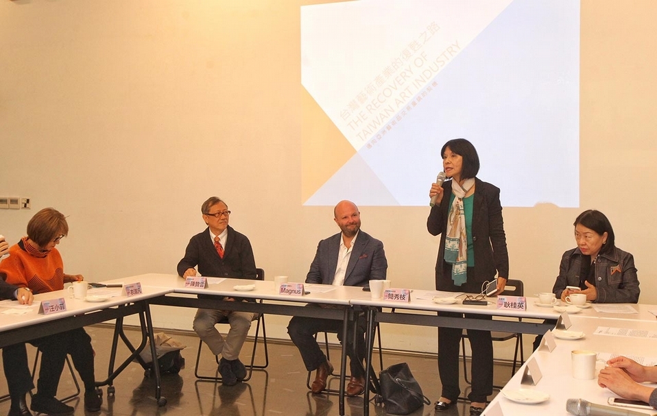 典藏雜誌社社長簡秀枝於2018年「台灣藝術產業的復甦之路：台灣，邁向亞洲藝術品交易重鎮的契機！」座談會發言。（本刊資料室）
