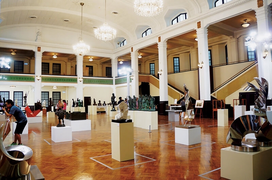 2015年「向大師致敬」展覽，臺灣前輩藝術家的雕塑作品於中山堂的光復廳展示。（攝影／張玉音）