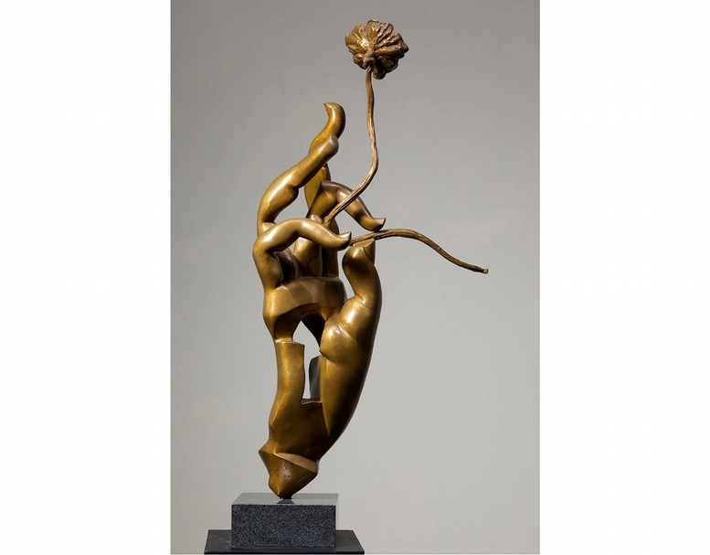 李光裕《秋藕》，54.5x57.5x89 cm，銅，2010（采泥藝術提供）