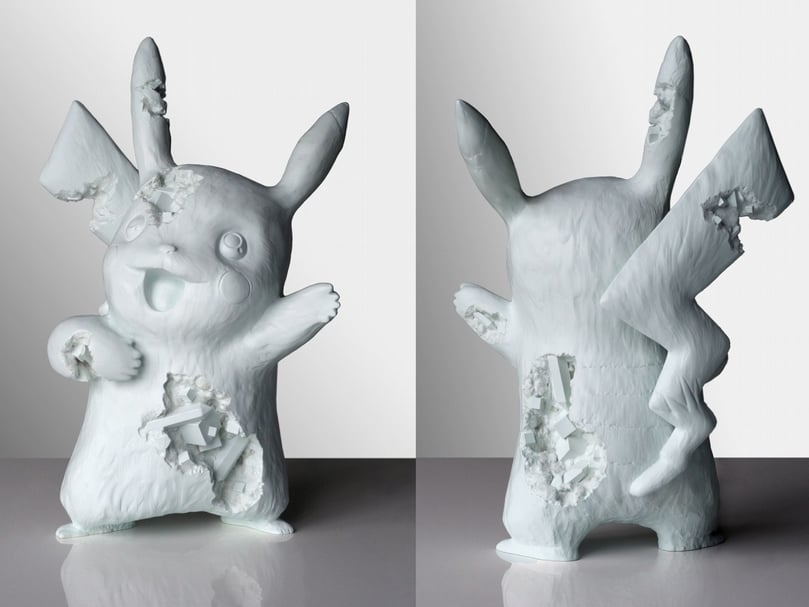 美國藝術家丹尼爾．阿爾軒（Daniel Arsham）與 Pokémon聯名推出雕塑公仔《被侵蝕的皮卡丘》，高33 公分，限量500件，每件售價為14,200人民幣。（©Daniel Arsham）