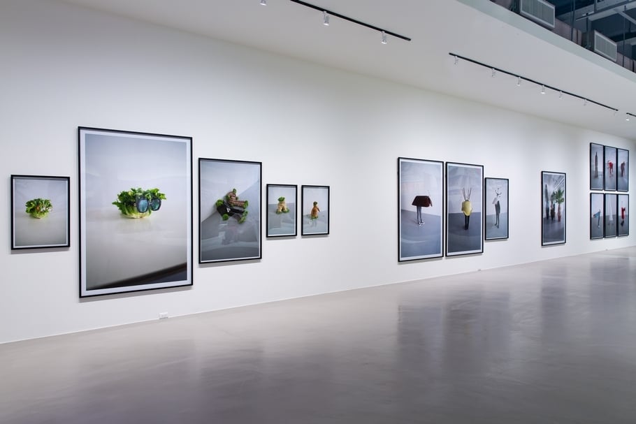 歐文．沃姆（Erwin Wurm）《維也納室內雕塑》（部分）， 2020，數位輸出。（藝術家與臺北市立美術館提供）