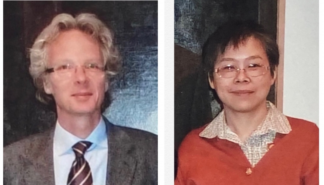 左:Jean-Pierre Baptiste,1996年起任職該館東南亞部門,是史學家,任教於羅浮學院及柬埔寨皇家大學的考古學院(Faculty of Archaeology, Royal University of Cambodia in Phnom Penh)。右:曹慧中副研究員(Huei-Chung Tsao, chargé de recherche),1980年自國立臺大學外文系畢業後,赴法國羅浮學院深造,之後以優異的表現,於1988年,由老師戴浩石推薦入該館任職於中國藝術處至今。(陸仲
