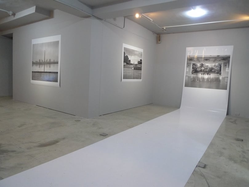 「重見／建社會」主題系列展覽之二——張乾琦個展「脫北者」（2012），鄭慧華策劃。（立方計劃空間提供）