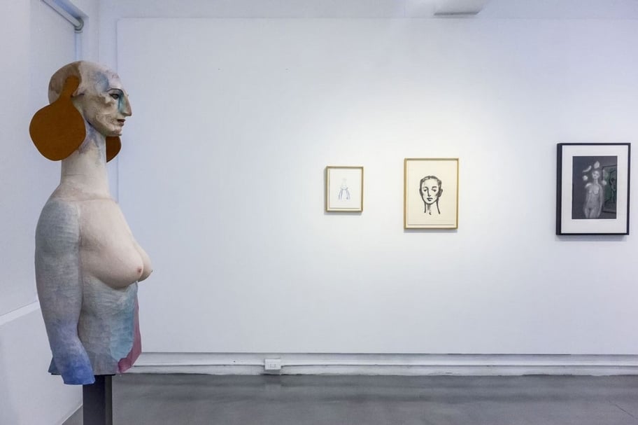 「刀尖的優雅：舟越桂、須田悅弘雙個展」（2019）展覽現場。（也趣藝廊提供）