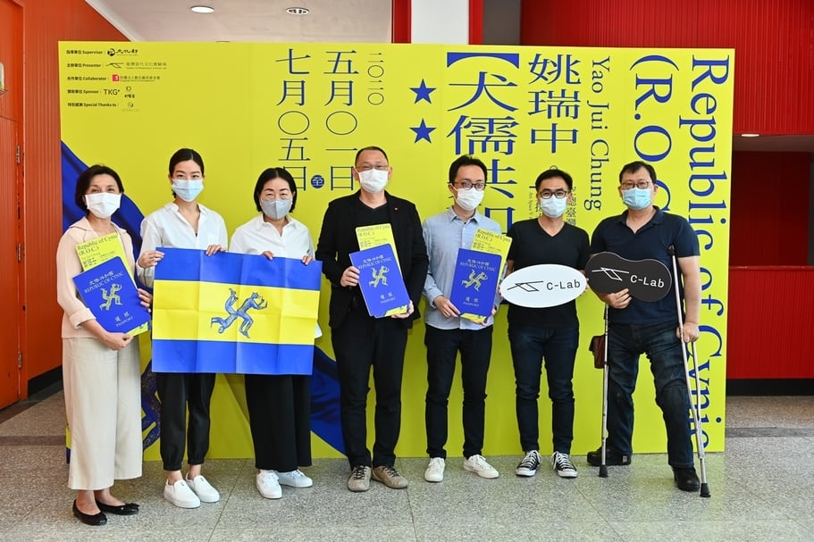 C-LAB 執行長賴香伶、TKG+創辦人吳悅宇、耿畫廊負責人耿桂英、藝術家姚瑞中、策展人游崴、臺灣數位藝術中心藝術總監王柏偉 、財團法人數位藝術基金會董事長黃文浩於記者會合影。（空總臺灣當代文化實驗場提供）