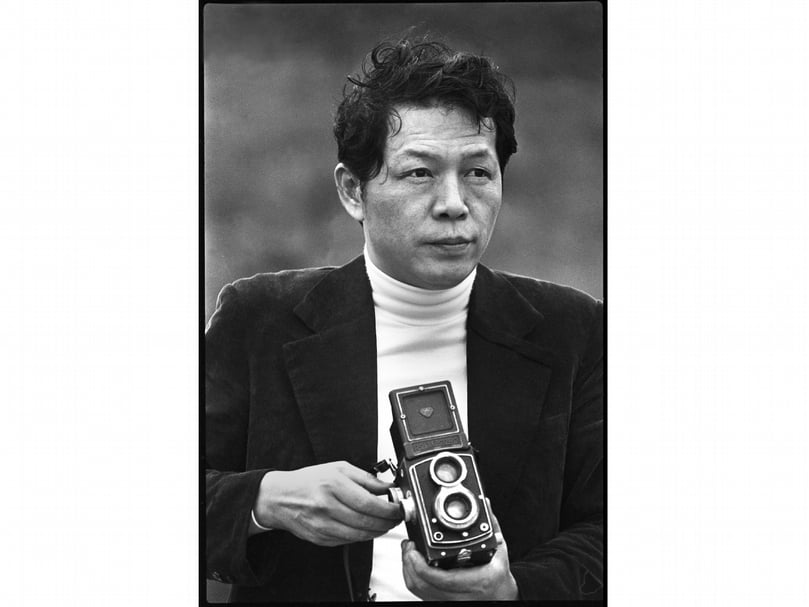 張照堂《藝術家・黃華成・野柳》，雷射輸出銀鹽相紙，103 x 69 cm，1978，臺北市立美術館典藏。（臺北市立美術館提供）