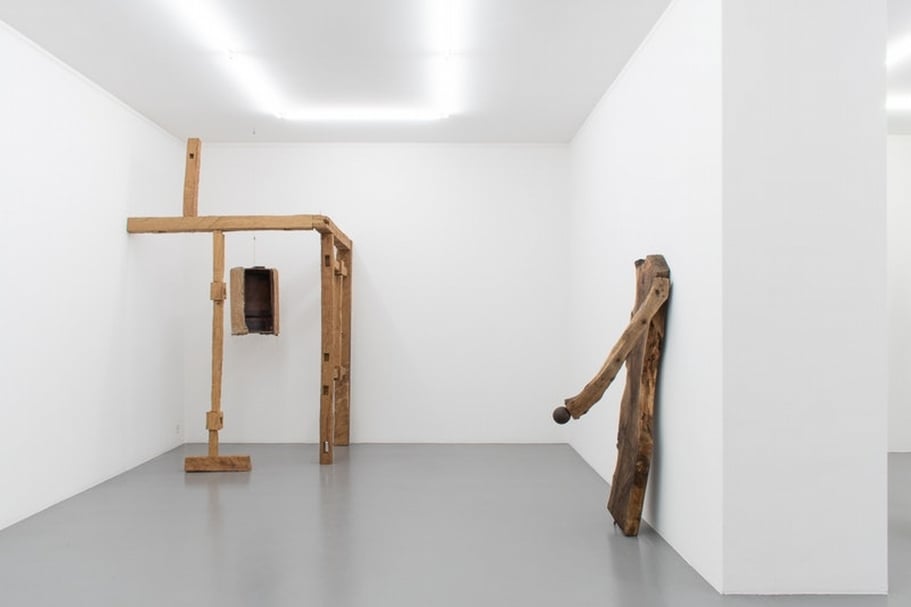 Mai 36於今年初首次展出賈科波．卡斯特拉諾個展「梳理地表」（Combing Grounds）之展覽一隅。（©Mai 36 Gallerie）