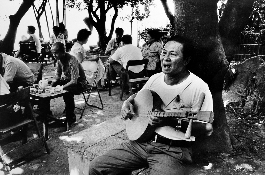 張照堂，《我們的天空》場景，淡水河邊，1986。（張照堂提供）