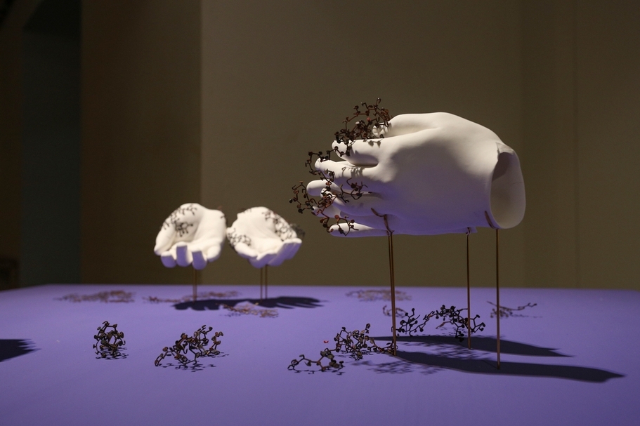 張皓涵的當代金屬飾品設計「失序」系列作品之一。（國立臺灣工藝研究發展中心提供）