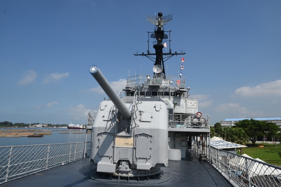 停泊於安平的德陽艦,是台灣目前唯一的軍艦博物館(攝影/蕭文杰)