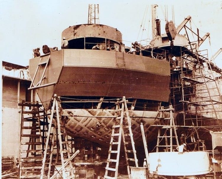 中海艦於菲律賓維修。(海軍檔案照)