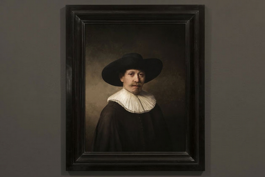 《下一個林布蘭》（The Next Rembrandt）計畫是透過高解析度3D掃描346幅畫作，再運用演算法來正確重現林布蘭的風格，此作品為人工智慧繪製出的「既是林布蘭亦非林布蘭」的肖像。（©J. Walter Thompson Amsterdam）