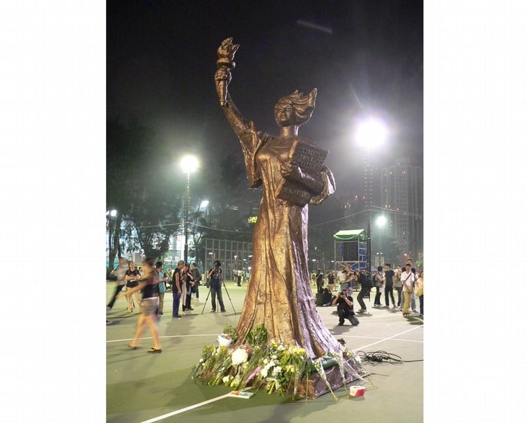 雕塑家陳維明仿製的新民主女神像。（Public domain）