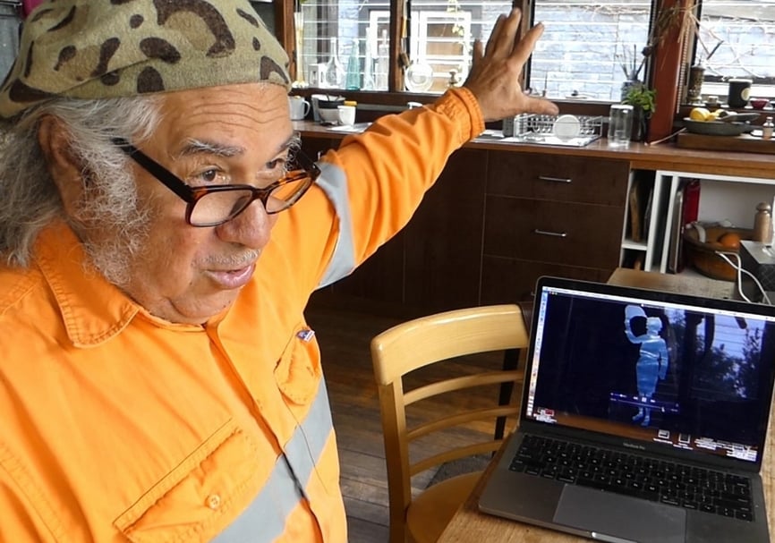 孟丹回顧歷史，指庫克船長在登陸後最具決定性的舉動，就是將當地稱為「無主之地」；隨後，與佛林德茲又將當地命名為「澳洲」（Australia），既填補了西歐洲人尋不著傳說虛構「南方大陸」的認知缺憾，同時順勢將澳洲納入西方文化脈絡當中——如是者，正是「命名」權力讓澳洲難以擺脫殖民的枷鎖。因此， 孟丹利用視覺藝術重寫歷史，提出抗衡殖民命名政治的原住民族論述。（攝影／丘德真）