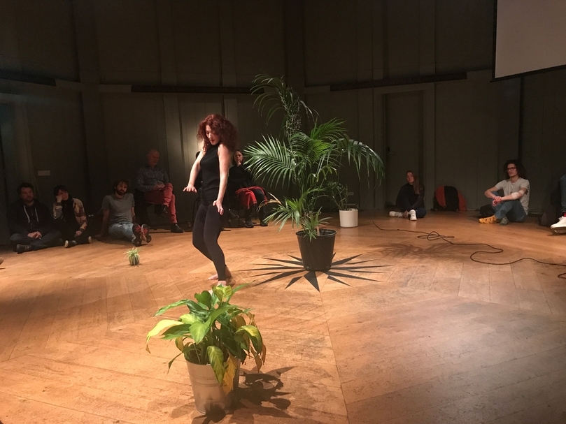 「BAU LAB - BioArt meets Performance」工作營參與學員於Waag的最終成果發表。（顧廣毅提供）
