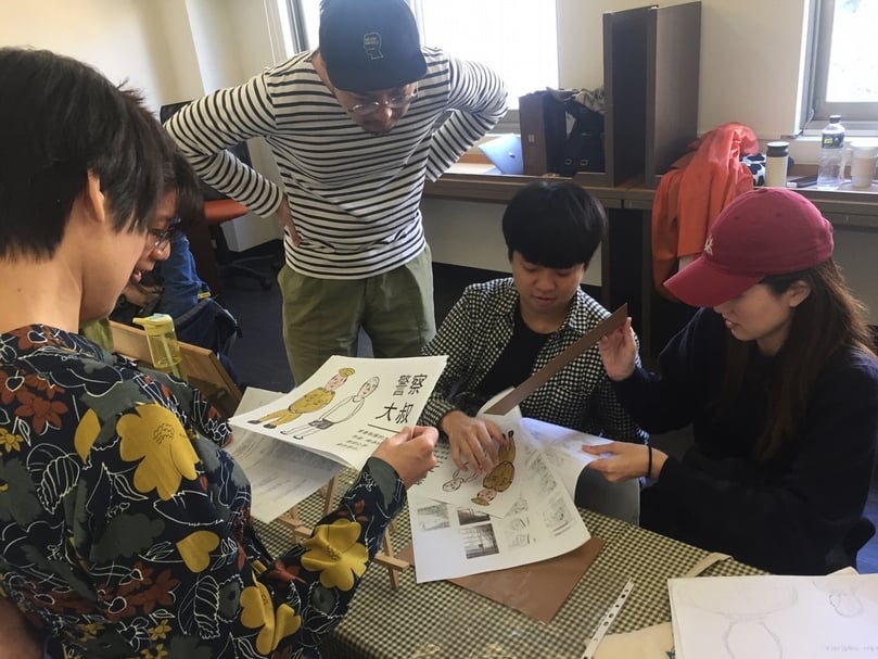 工作坊執行團隊安排的「繪本園遊會」，邀請包括親子共學團體的家長與孩子、受難者、繪本工作者等不同角度參與回饋。（沃時文化提供）
