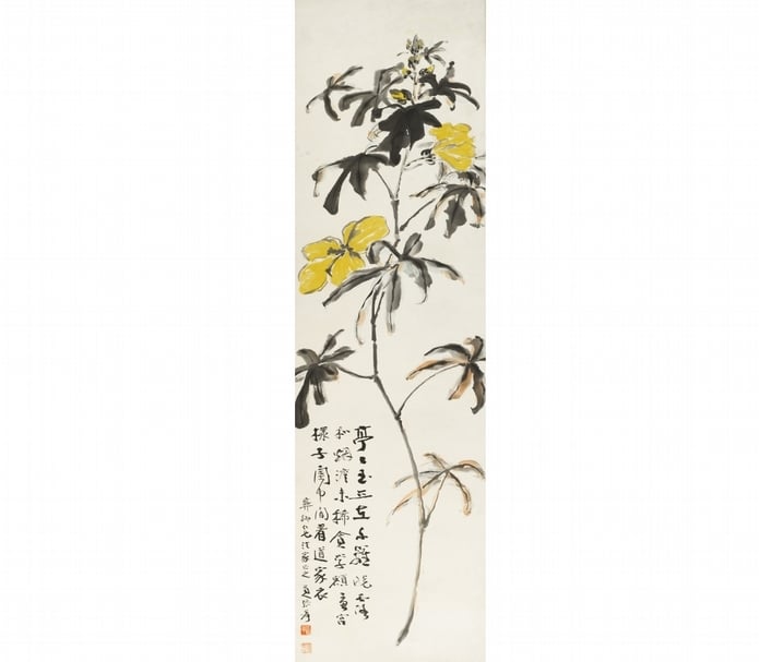 張大千《黃葵花》，水墨、設色紙本、鏡框，139 x 39.5 cm，預估價：110萬至160萬元新臺幣。（羅芙奧提供）