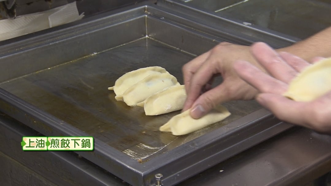 【小典藏X公視 神廚賽恩師】每週一菜之今天吃什麼？金黃香酥的煎餃好呷！