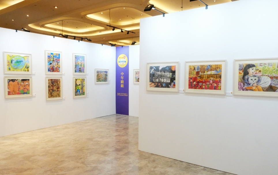 世界兒童繪畫巡迴展展區，展出幼兒到高年級組的得獎作品