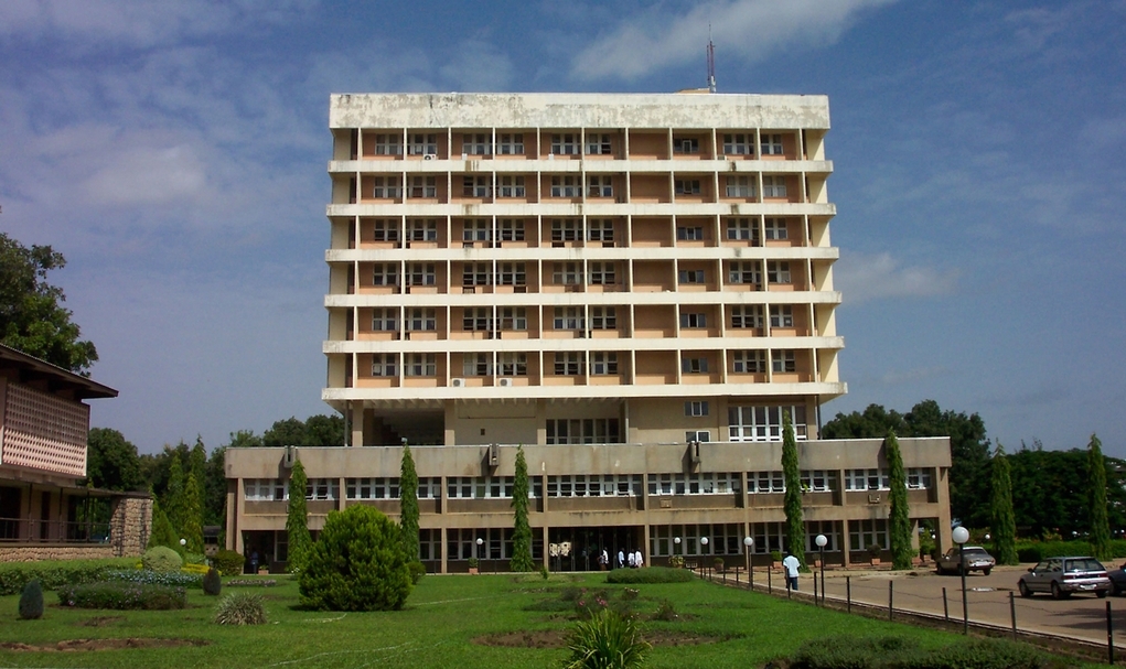 NCAST薩伊拉校區，非洲建於1950至1970年代的大學校園其實和台灣同一時期的校園建築及景觀十分近似。（© Wikimedia）
