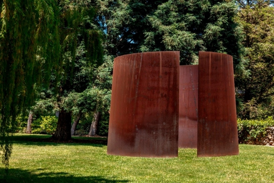 理察‧塞拉，《扭曲的橢圓III》（1996）。（© Christie’s）