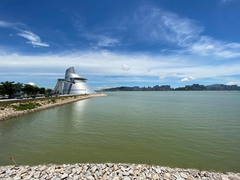 澳門科學館:相近的城市規劃思維,「邊陲」博物館:位於填海區的澳門科學館,週邊有藝術博物館與文化中心等等。「以前所沒有的文化需求」,在新城市規劃的時候有所補充。