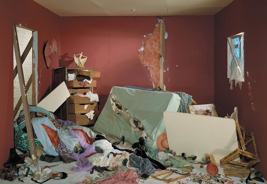 Jeff Wall, The Destroyed Room, Transparency in lightbox, 159 cm x 234 cm, 1978, National Gallery of Canada. (© Jeff Wall)
