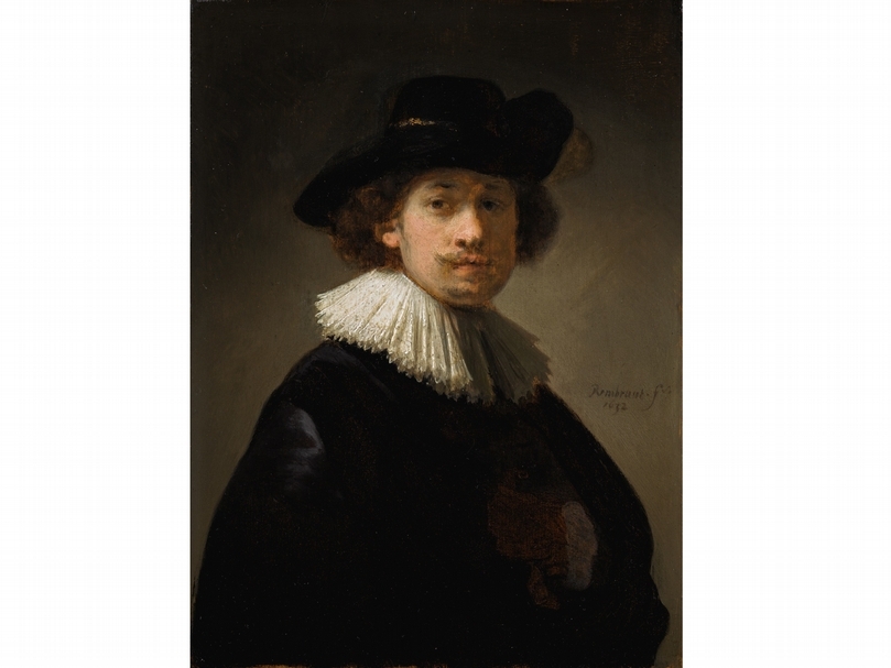 林布蘭（Rembrandt Harmenszoon van Rijn，1606-1669）《自畫像》（Self-portrait, wearing a ruff and black hat），21.5 x 16.5cm，1632，預估價：1,200萬至1,600萬元英鎊（約4.5億至6億元新台幣）。（倫敦蘇富比提供）