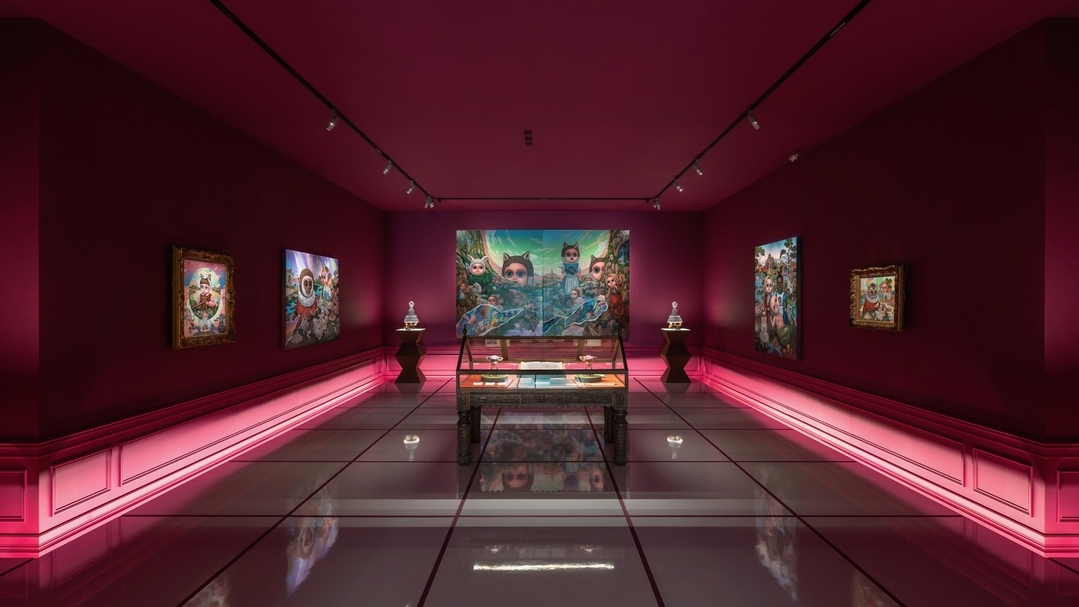 張嘉穎《HA.HA》，繪畫、裝置，複合媒材，尺寸依展場空間而定，2020。（臺北市立美術館提供）