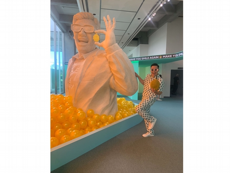 FAMEME（余政達）《榴槤製藥廠》，2020，互動裝置、現場表演，複合媒材，尺寸依展場空間而定。（攝影／鄧韻琴）