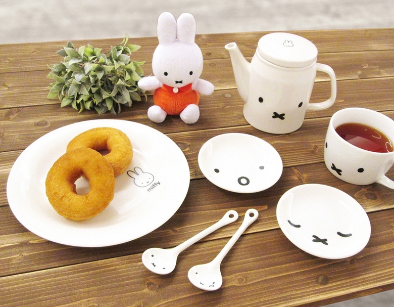歡慶miffy 65周年，誠品書店推出多款獨家miffy商品，像是日本金正陶器「miffy face系列」。