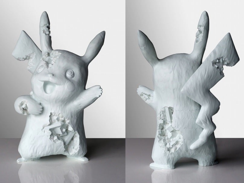 美國藝術家丹尼爾．阿爾軒（Daniel Arsham）於4月推出與 Pokémon聯名雕塑公仔《被侵蝕的皮卡丘》（白色），高33 公分，限量500件，每件售價為15 ,778港元。（©Daniel Arsham）