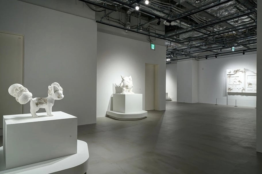 丹尼爾．阿爾軒（Daniel Arsham）「關東遺跡」展覽展出「被侵蝕」的寶可夢系列。（ © Daniel Arsham Photo By Shigeru Tanaka Courtesy Of Nanzuka）