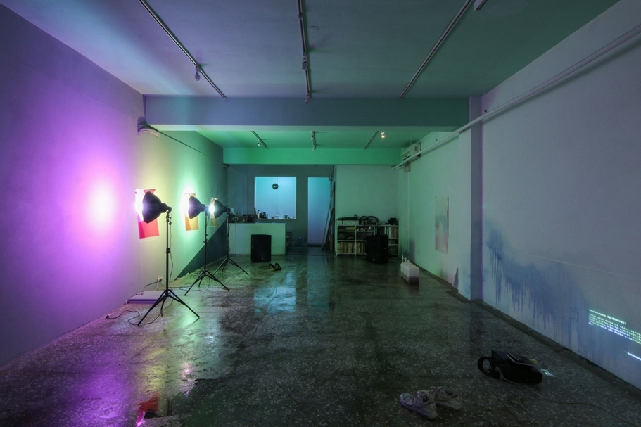 在台北當代藝術中心（TCAC）的個展「像是一個夜店的小便斗」。（羅智信提供）