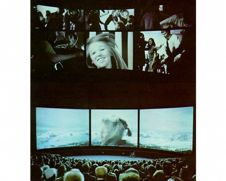 由哈米德（Alexander Hammid）與湯普森（Francis Thompson）所執導的《我們還年輕》（We Are Young，1967）於蒙特婁世界博覽會中以六頻幕（上）放映。（© Jeffrey Stanton）