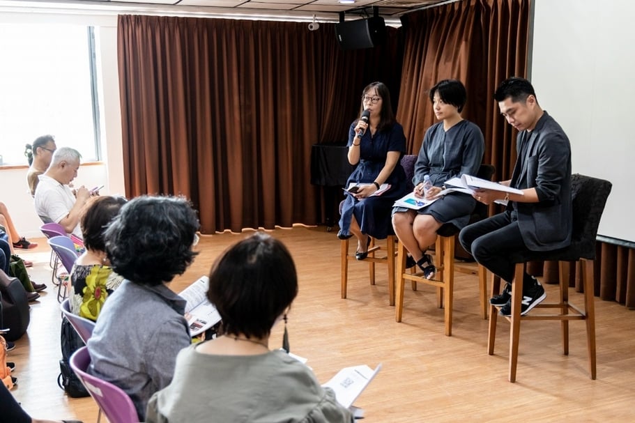 國藝會已積極透過研究計畫，為會內的政策方向提供分析與調查基礎，圖為去年「掀起海波浪—談國藝會國際交流補助與網絡平台」座談會上，國藝會研究發展組總監杜麗琴、劇場研究者陳佾均、清大教授邱誌勇（由左至右）分享國際交流補助的趨勢與觀察。（攝影／呂國瑋，國藝會提供）