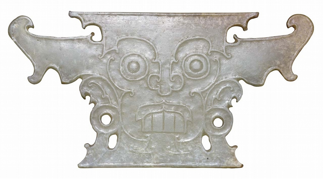 圖9 新石器時代約公元前2500－2000年間，石家河文化〈玉獸面〉，館藏編號1950.372。（©The Art Institute of Chicago）